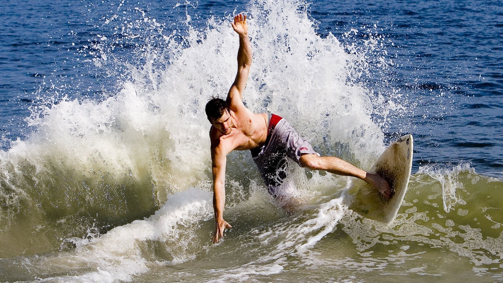 纳达尔关键破发点力克强敌 挺进法网半决赛